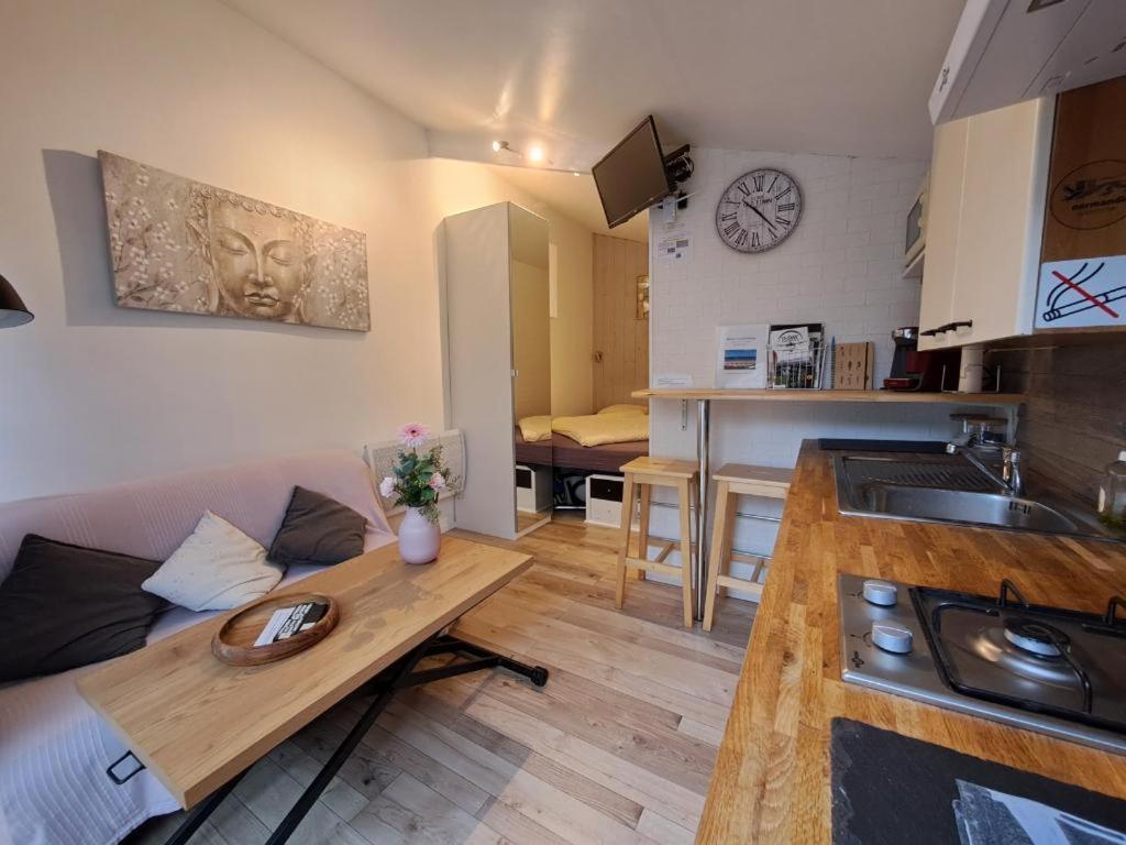 Joli Studio Au Calme Dans Un Jardin Privatif Ouistreham Exterior foto